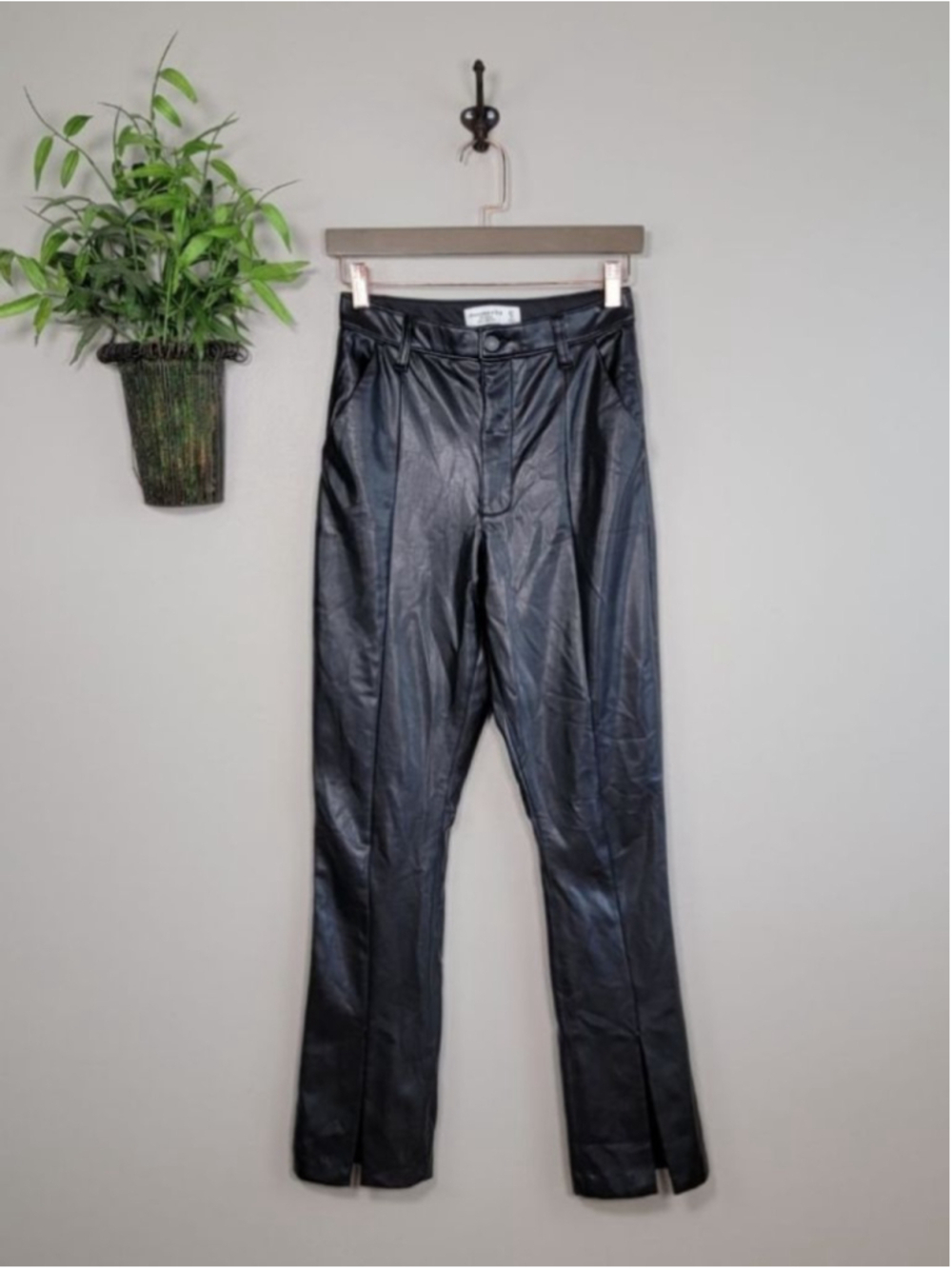 AF 4 Abercrombie & Fitch Vegan Leather Skinny Ultra High Rise Curve Love Pants